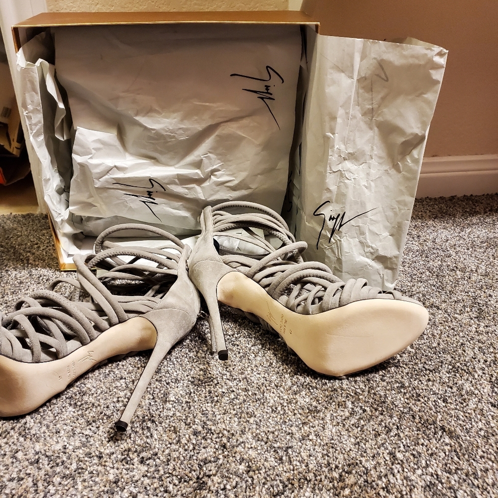 Shoes - Picture 15 of 16
